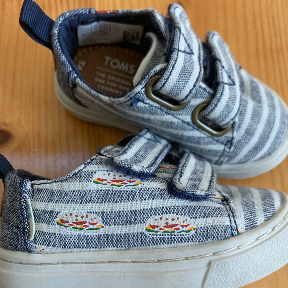 Toms sneakers with sub sandwiches sz 4
